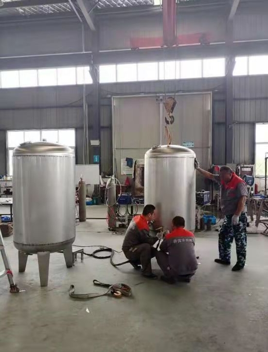 過(guò)濾罐/精密過(guò)濾器生產(chǎn)現(xiàn)場(chǎng)