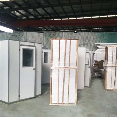 風(fēng)淋室制作車(chē)間